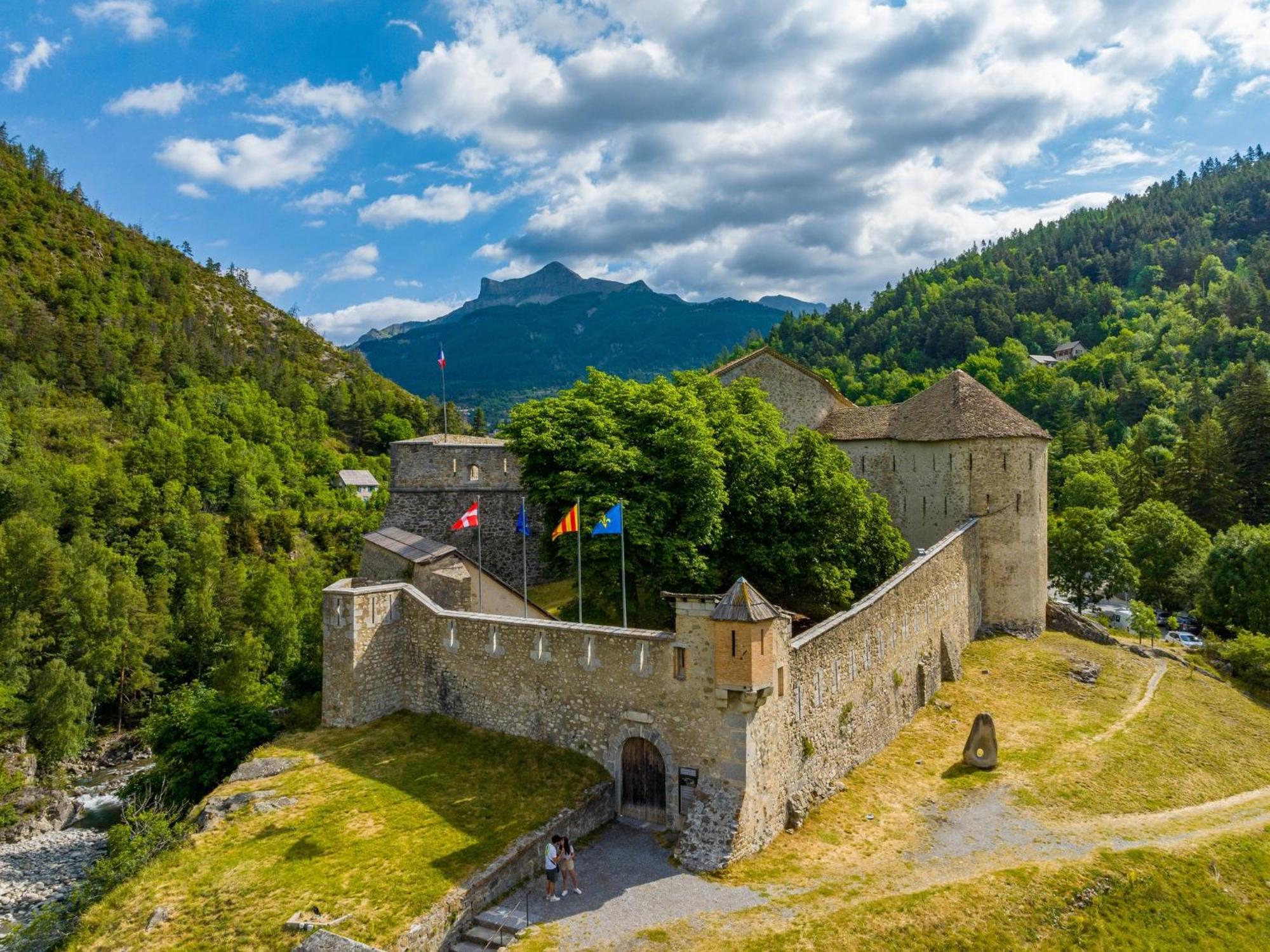 Maison Familiale Des Remparts Colmars Exteriör bild
